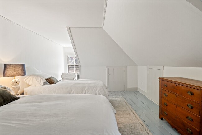 Building Photo - 14 Greenough Pl