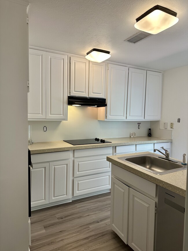 Building Photo - 1616 Aldridge Dr