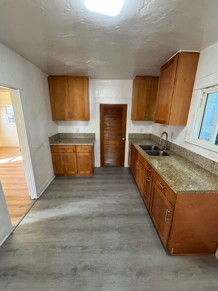 Kitchen - 5438 7th Ave