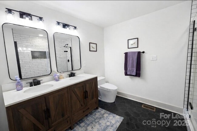 Building Photo - 2104 St Mark St