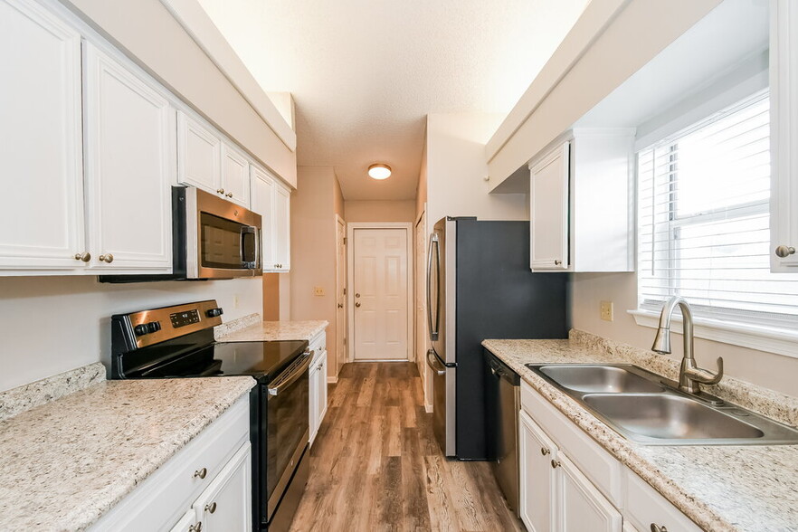 Building Photo - 3176 Chads Ct