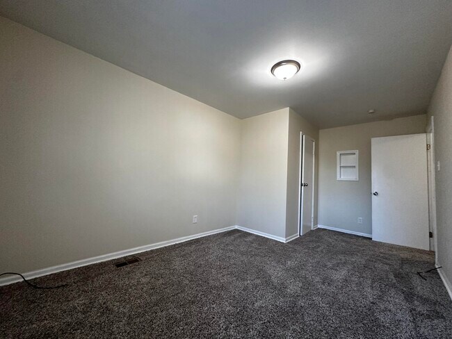 Building Photo - 15666 Wakenden St