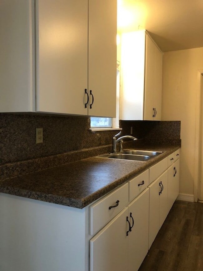 Building Photo - *Lease Pending* Comfortable three bedroom home!