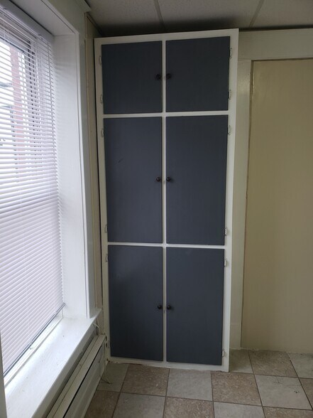 Building Photo - 9 Main St