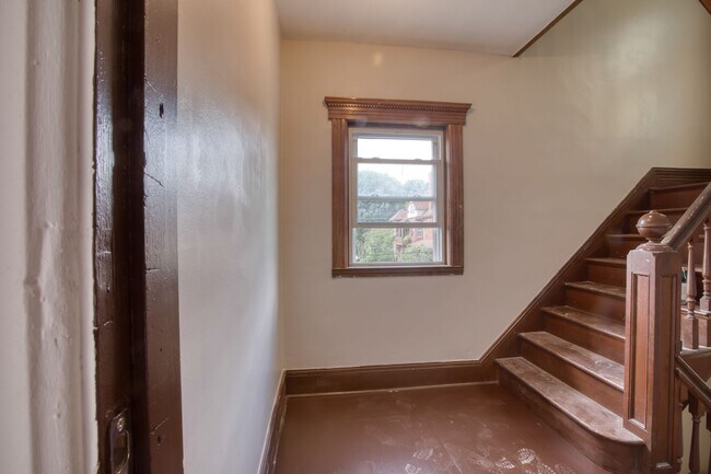 Building Photo - 325 Chestnut St