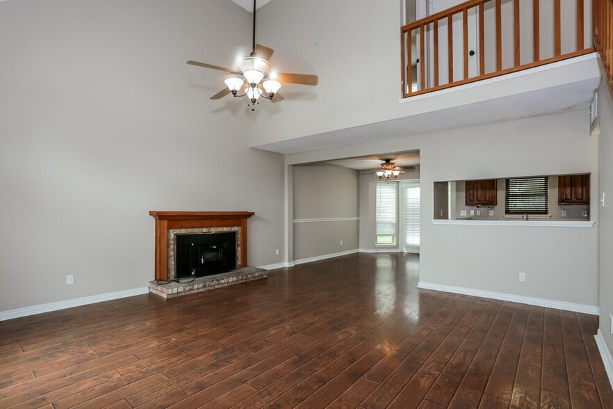 Building Photo - 511 Rosewood Ln