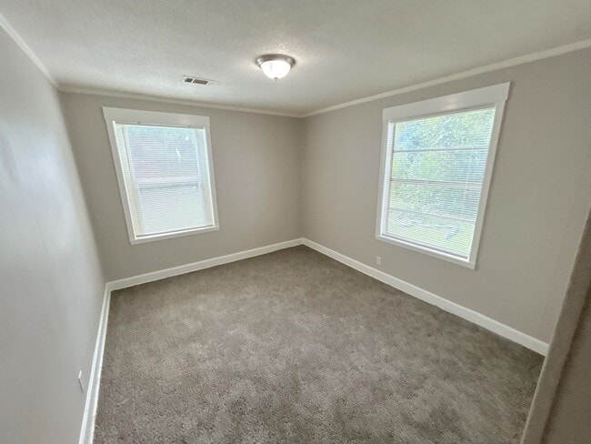 Building Photo - 1018 McEvers Cir