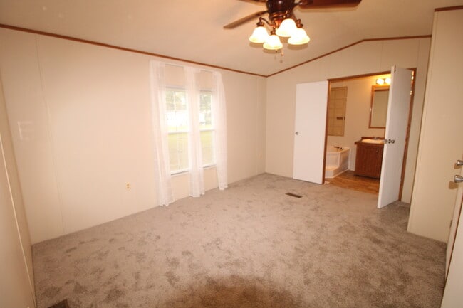 Building Photo - 121 Turtle Cove Dr
