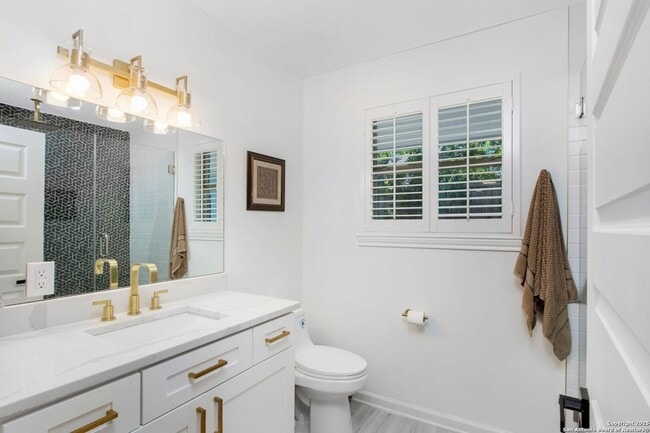 Building Photo - 423 College Blvd