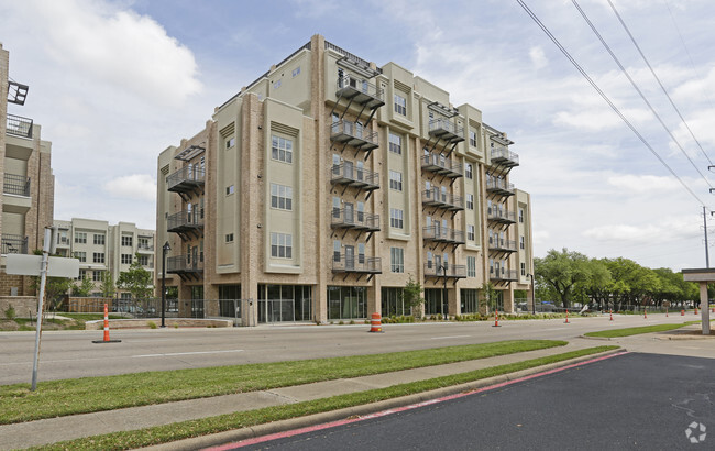 Building Photo - City Square Lofts