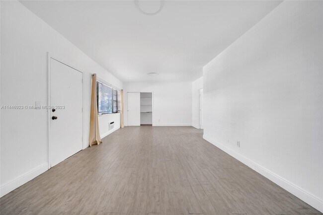 Building Photo - 7845 NE Bayshore Ct