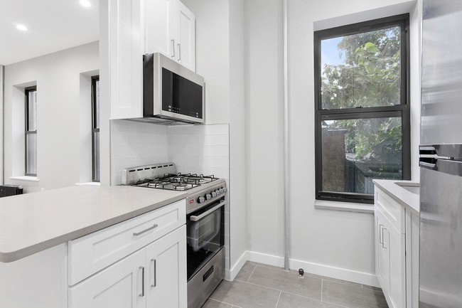Building Photo - 482 Tompkins Avenue