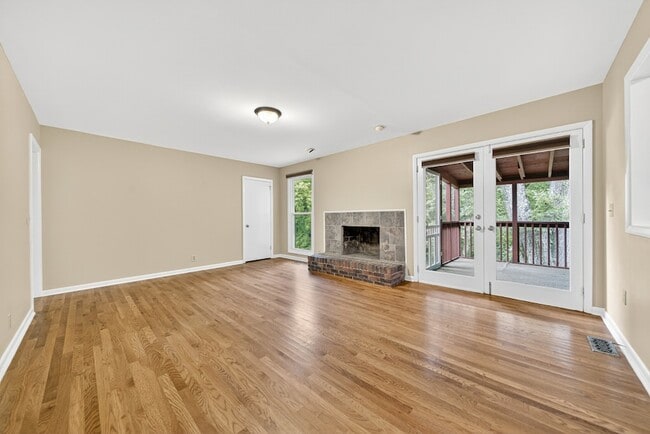 Building Photo - 121 Caldwell Dr