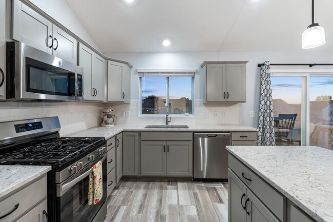 Building Photo - 3 bed, 2 bath home built in 2023