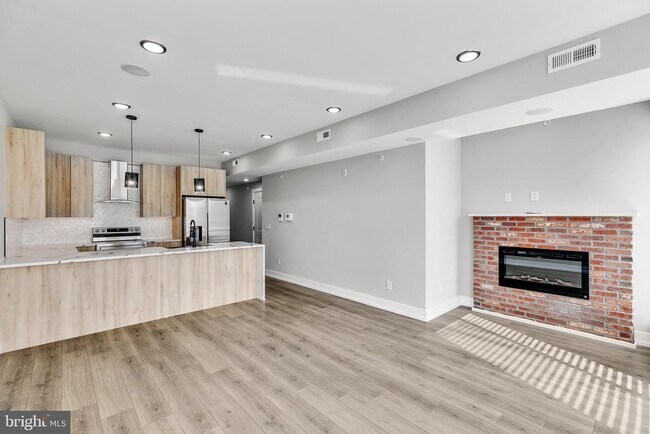 Building Photo - 1617 Brown St