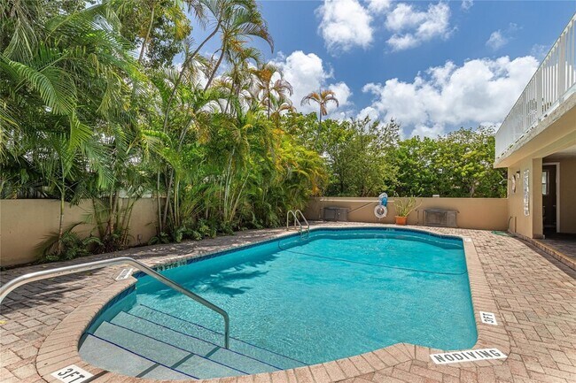 Building Photo - 1050 SE 15th St