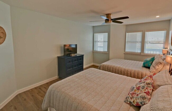 Building Photo - 200 Padre Blvd