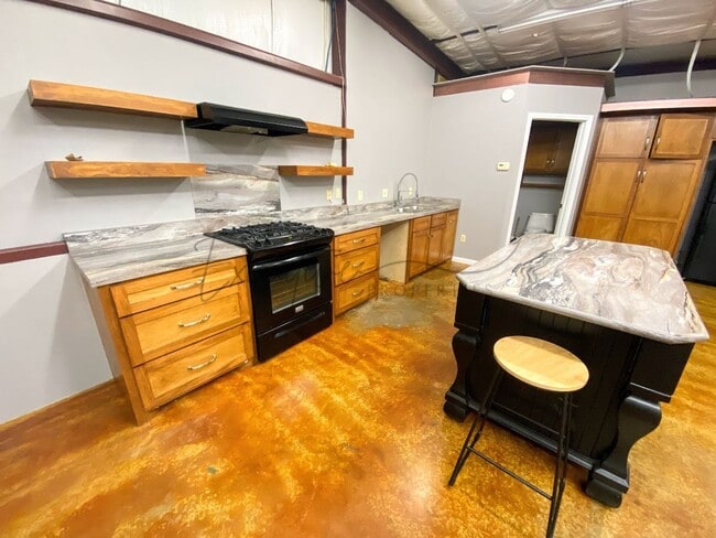 Building Photo - Studio Apartment for Rent – Central AC, Fu...