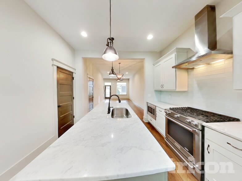 Building Photo - 6813 Charlotte Pike