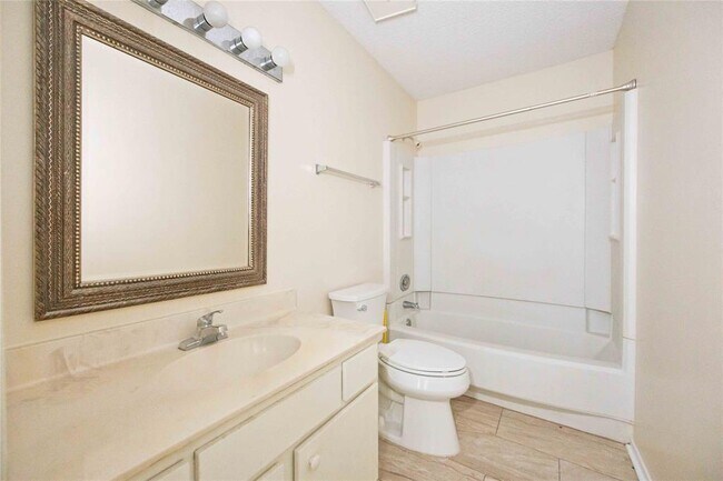 Building Photo - 12033 Bob White Dr
