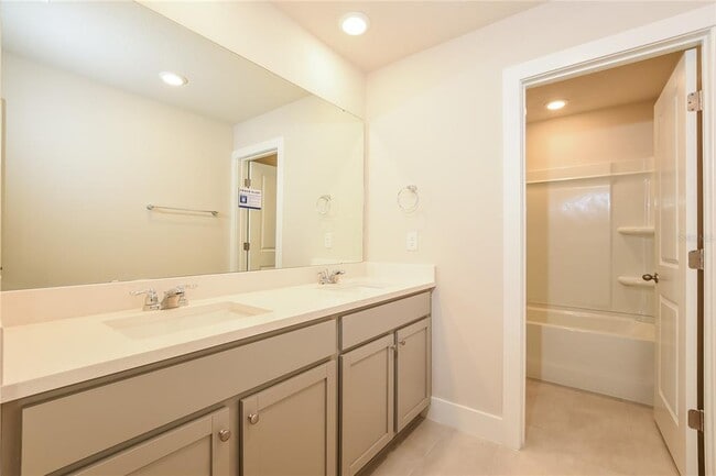 Building Photo - 313 Whiteheart Dr