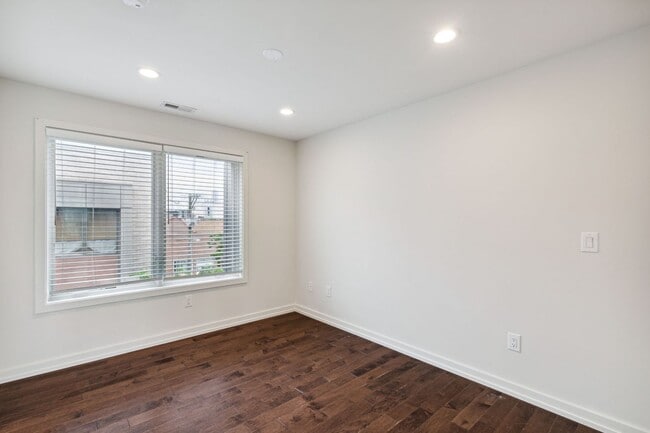 Building Photo - Luxury 2BD/2BA| Bella Vista Apartment