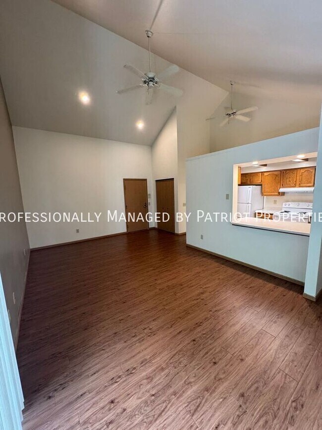 Building Photo - 1609 N Thompson Dr