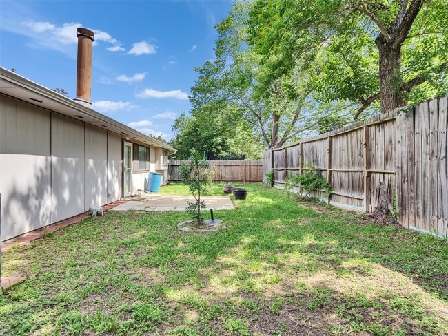 Building Photo - 2554 Olympus Dr
