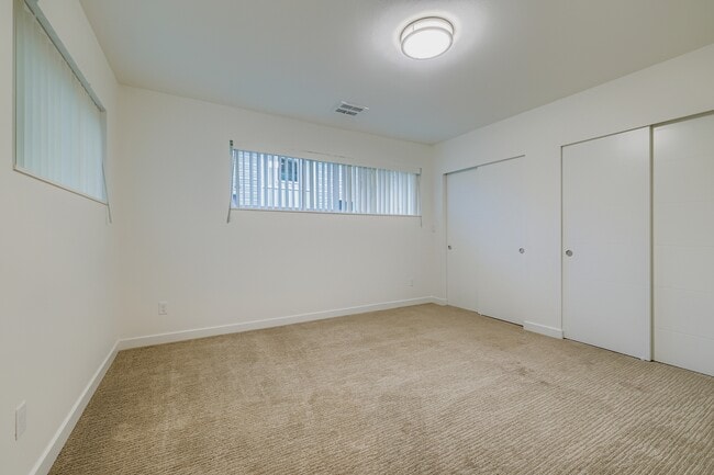 Building Photo - 12038 33rd Ave NE