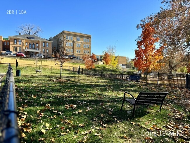 Building Photo - Renovated 2 Bedroom in Westside KC