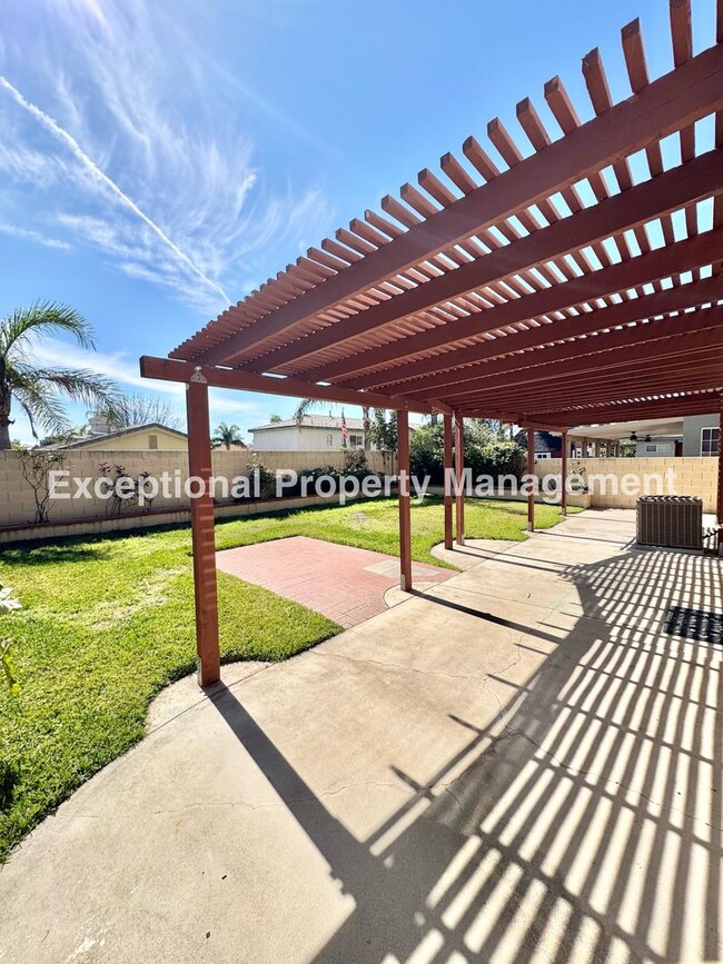 Building Photo - Ready to move in 3 bed 3 bath home