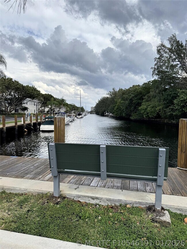 Building Photo - 6219 Bay Club Dr