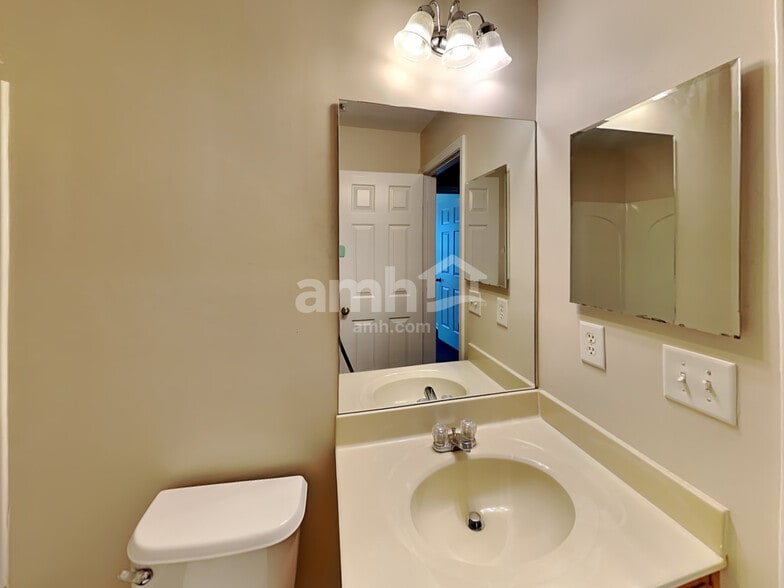 Building Photo - 103 Holly Mill Village Dr