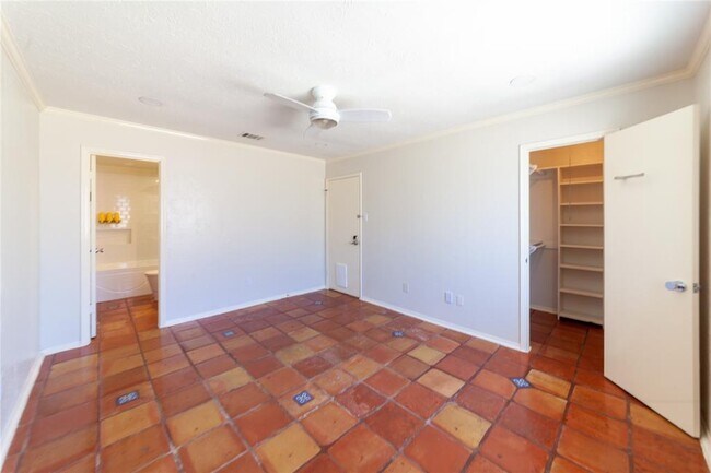 Building Photo - 22538 Market Square Ln