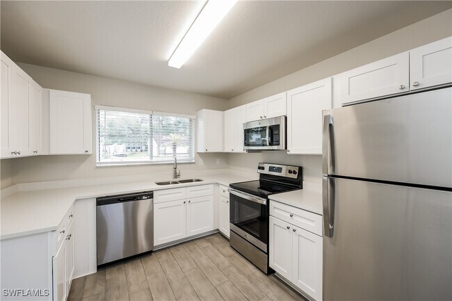 Building Photo - 4740 Escalante Dr