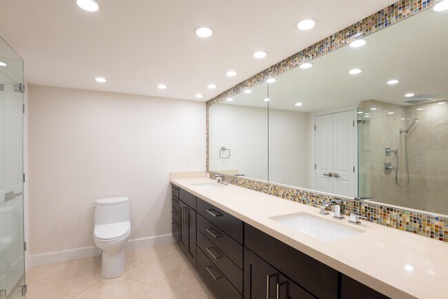 Building Photo - 5070 N Ocean Dr