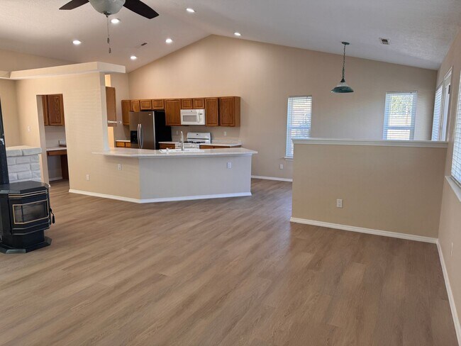 Building Photo - 3 Bedroom, 2 Bathroom Home in Tijeras, NM