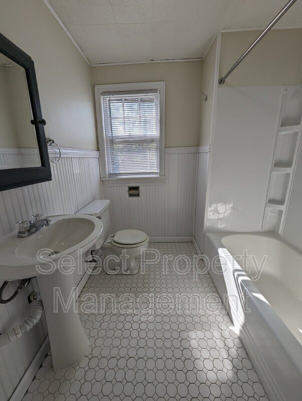 Building Photo - 1226 Elmwood Ave