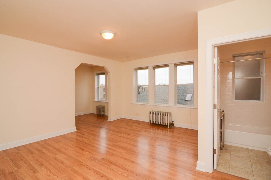 Building Photo - 2600 N Kimball Ave