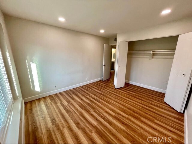 Building Photo - 1666 W Chanticleer Rd