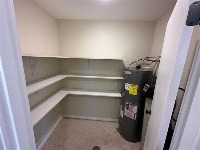 Building Photo - 205 NE 5th St