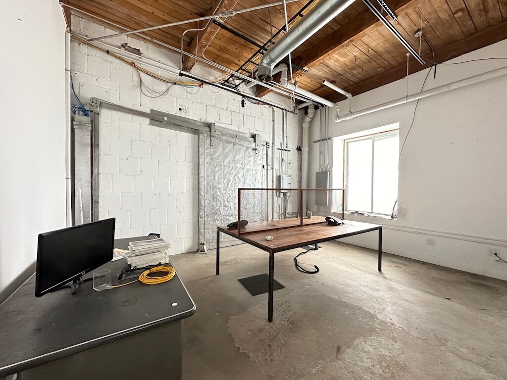 Building Photo - 3134 W Carroll Ave