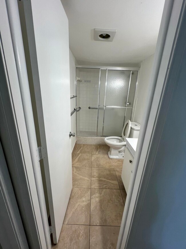 Building Photo - 9470 Live Oak Pl