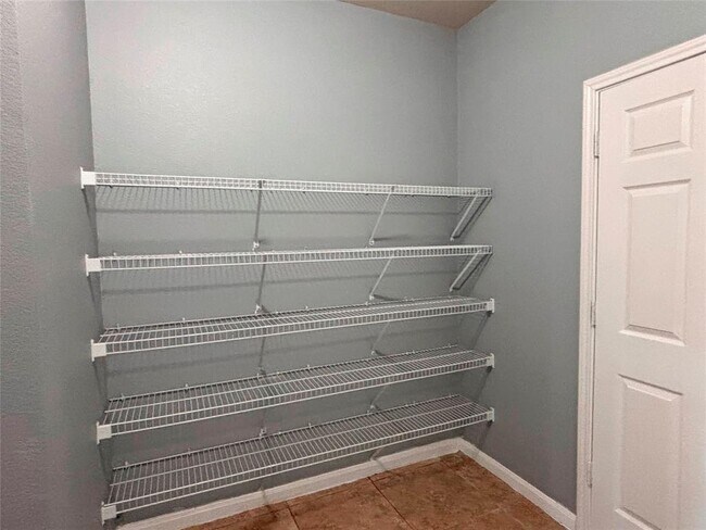 Building Photo - 4116 Meadow Bluff Way