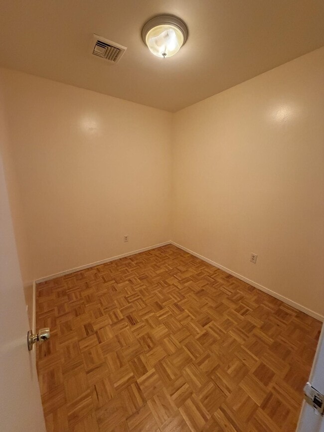 Building Photo - 348 Grove St