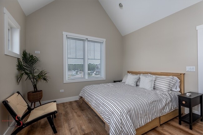 Building Photo - 208 Leeward Way