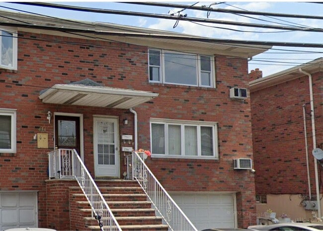 Building Photo - 412 72nd St