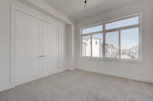 Building Photo - 8930 Spring Knoll Forest Dr