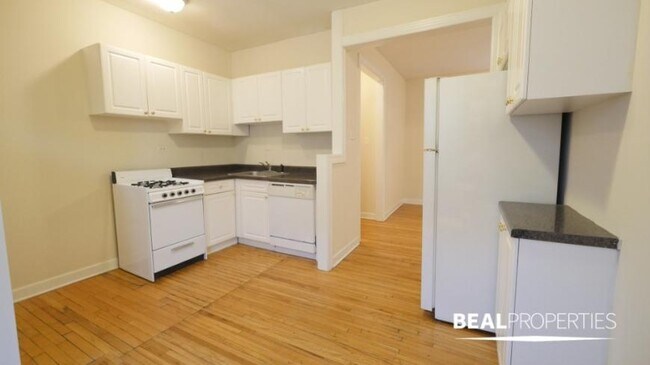 Building Photo - 1 bedroom in CHICAGO IL 60613