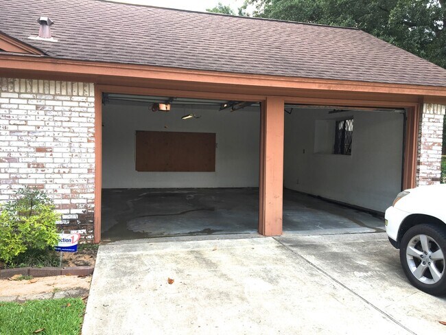 Building Photo - 9307 Val Verde St